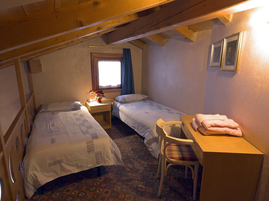 Hotel Astra Livigno Quarto foto
